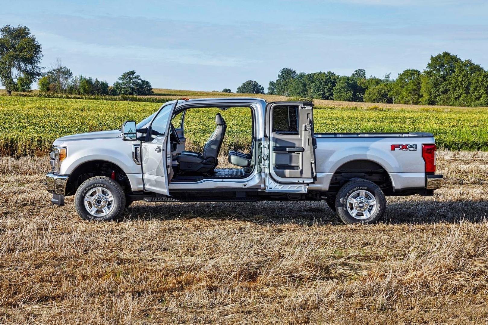 2019 Ingot Silver Metallic /Tan Leather Ford F-250 SD Lariat SuperCab 2WD (1FT7X2A67KE) with an 6.2L V8 OHV 16V engine, 6A transmission, located at 711 Las Vegas Blvd S, Las Vegas, NV, 89101, 36.161617, -115.145050 - More capable than the ultra-popular full-size F-150 but not as extreme (or expensive) as the F-350 or the F-450, the 2019 Ford F-250 Super Duty is a heavy-duty truck that provides an appealing combination of capability and everyday usability. It has a massive tow rating, lots of available high-tech - Photo#8